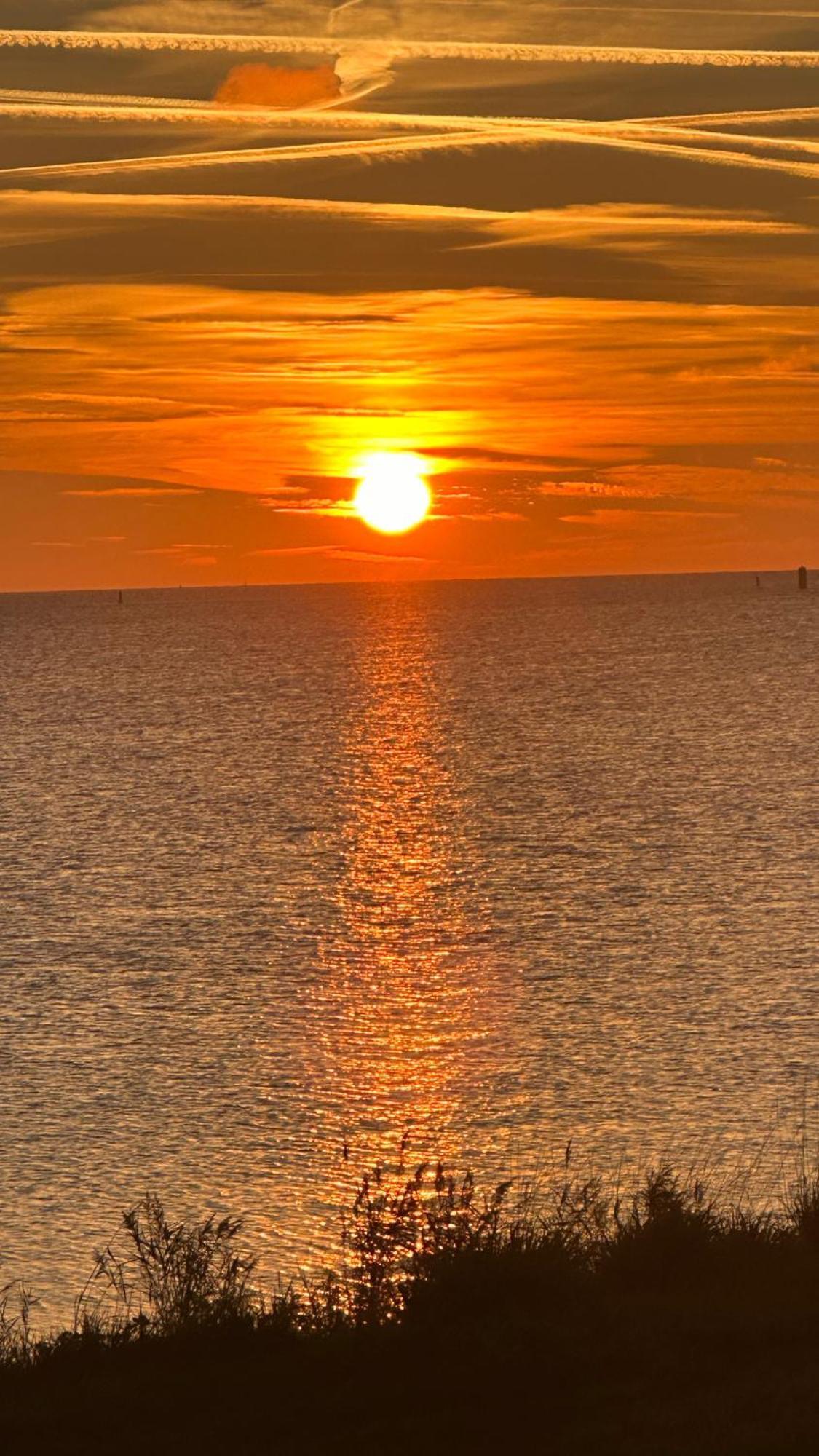 Bungalow Kleine Deichperle, Strand Und Deich In Unmittelbarer Naehe! Lemmer Buitenkant foto